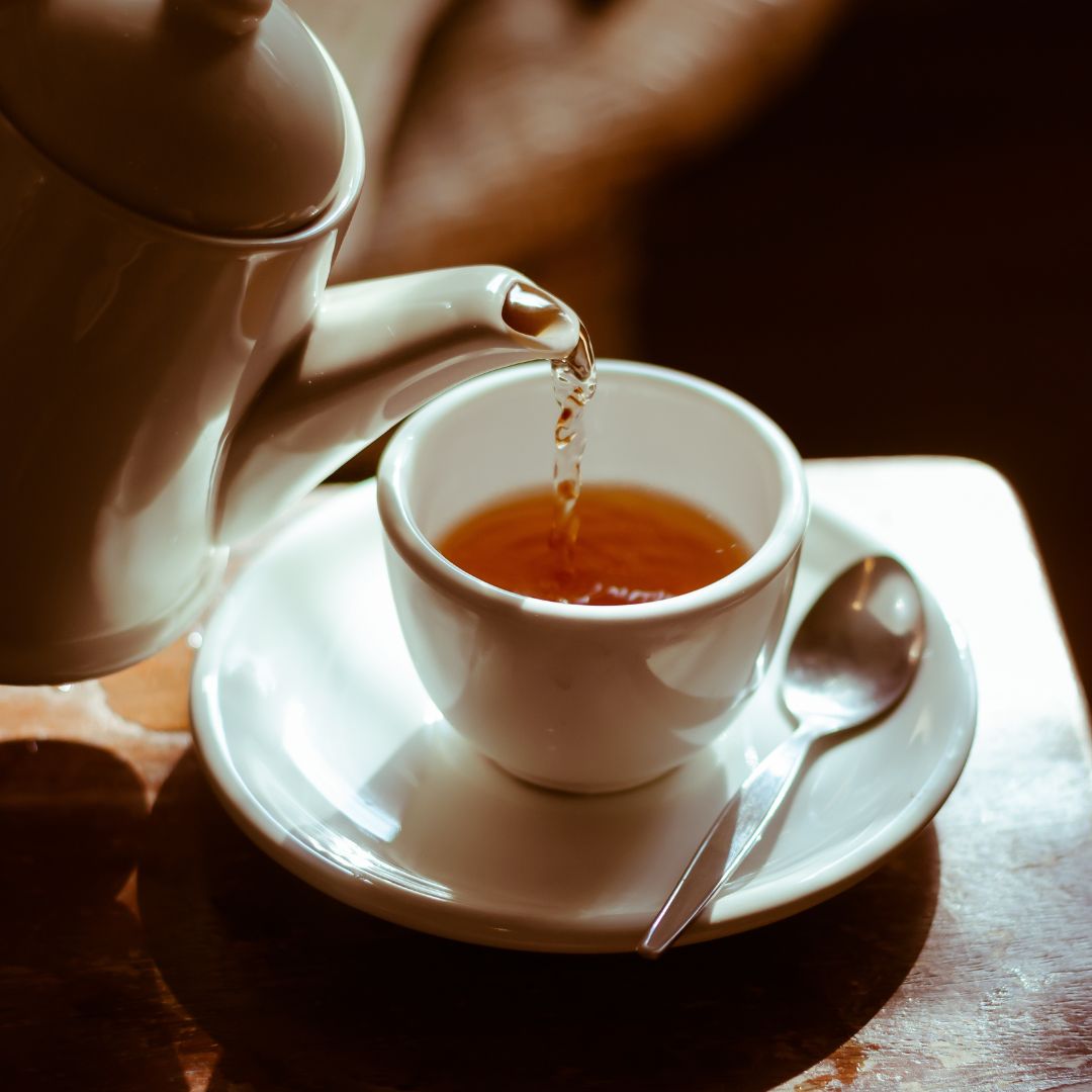 Freshly poured Watercome Assam Black Tea served hot, showcasing its bold malty flavor for tea shops, cafés, and bubble tea preparation