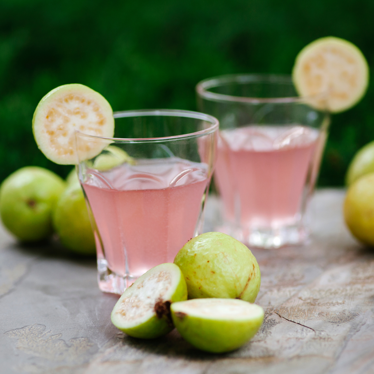 Refreshing iced red guava fruit drink with tropical guava flavor for cafés and bubble tea shops